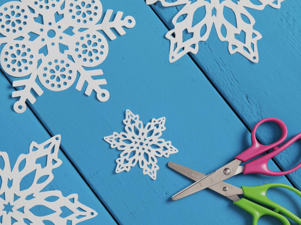 DIY Craft: How to Make 3D Snowflakes